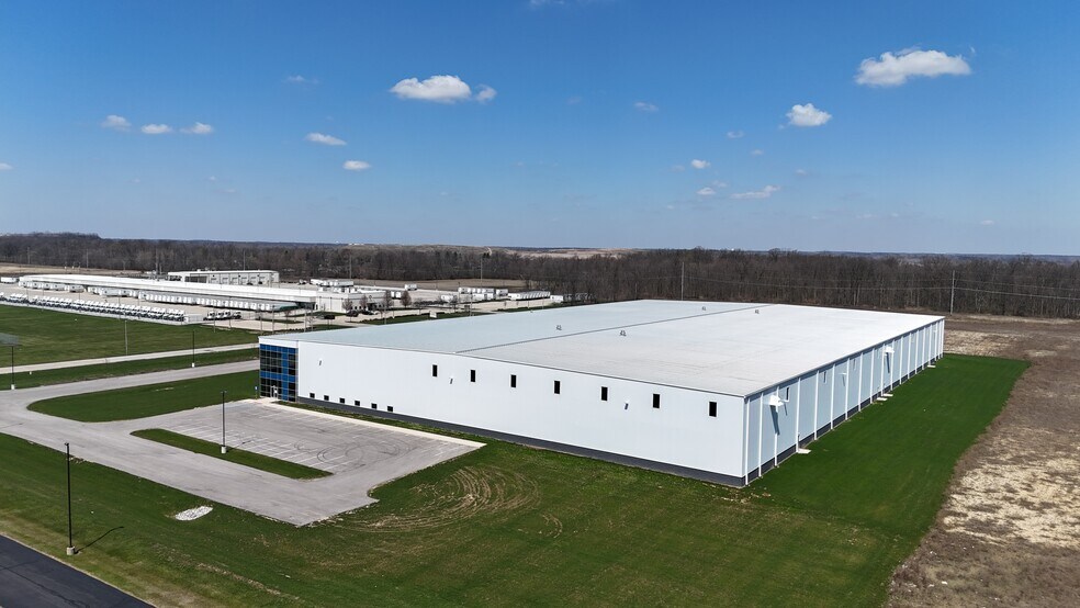 8645 Aviation Dr, Fort Wayne, IN à louer - Photo de l’immeuble – Image 3 sur 8