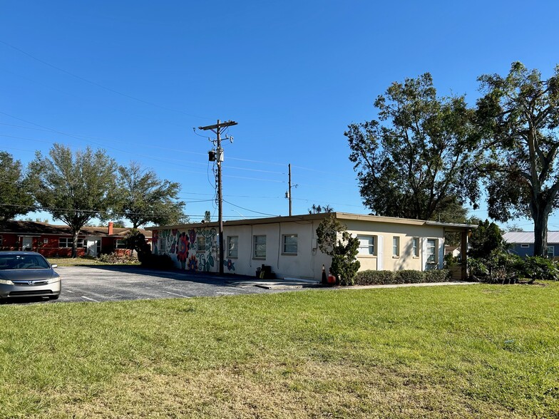 2401 5th Ave N, Pasadena, FL à vendre - Photo de l’immeuble – Image 2 sur 5