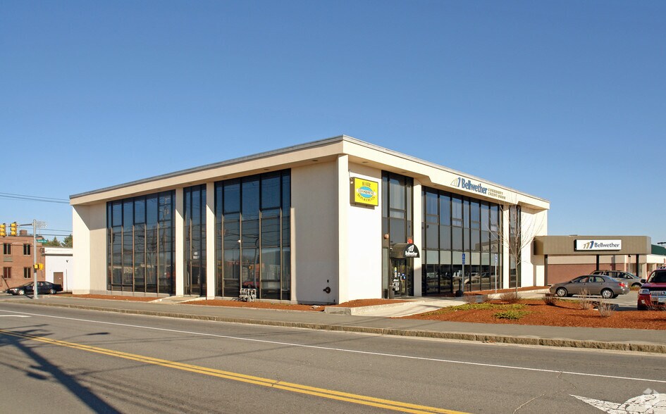 490 Valley St, Manchester, NH à vendre - Photo de l’immeuble – Image 2 sur 9