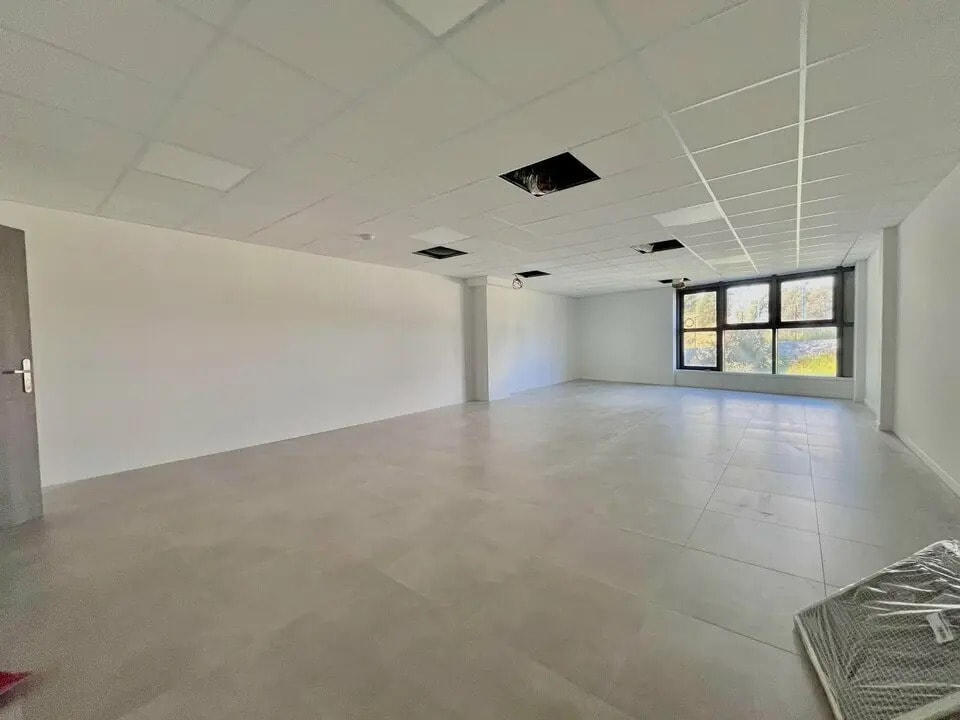 Bureau dans Villeneuve-Loubet à louer Photo de l’immeuble– Image 1 sur 5
