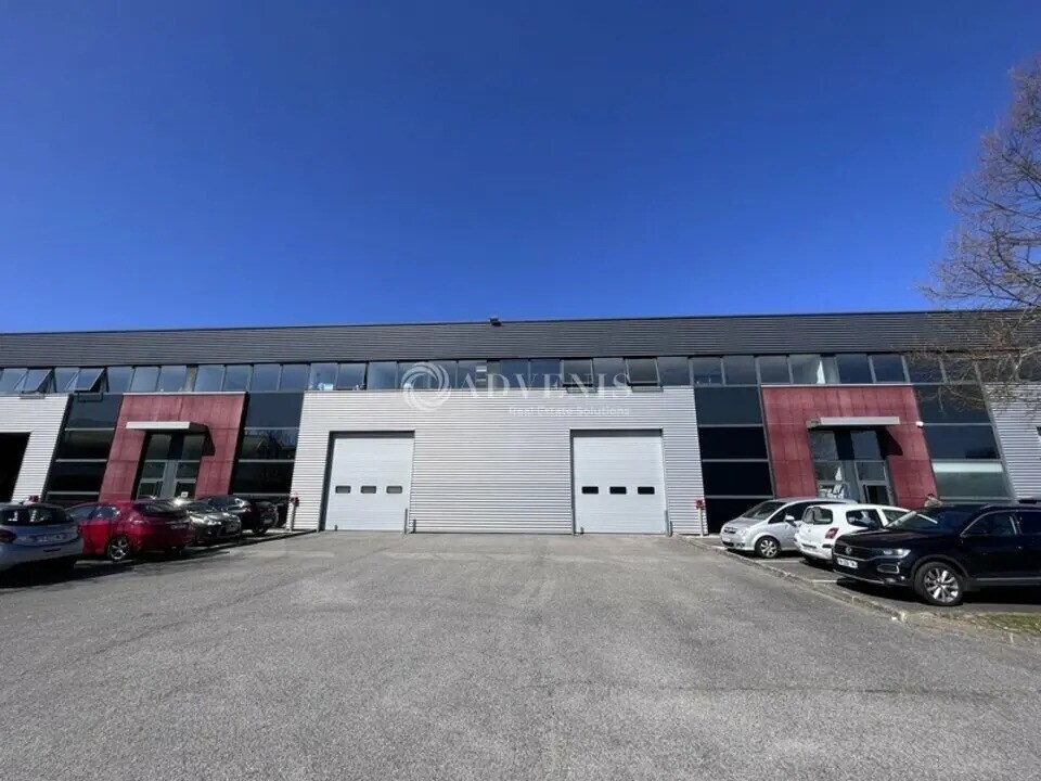 Local d’activités dans Élancourt à louer Photo principale– Image 1 sur 2