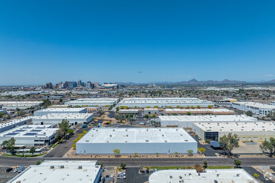 824 E University Dr, Phoenix, AZ à louer - Photo de l’immeuble – Image 2 sur 5