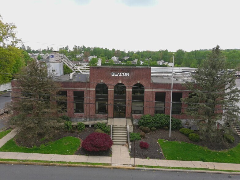 700 W 1st St, Birdsboro, PA à louer - Photo de l’immeuble – Image 2 sur 17