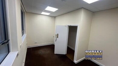 17 Reddicap Trading Estate, Sutton Coldfield à louer Photo intérieure– Image 2 sur 9