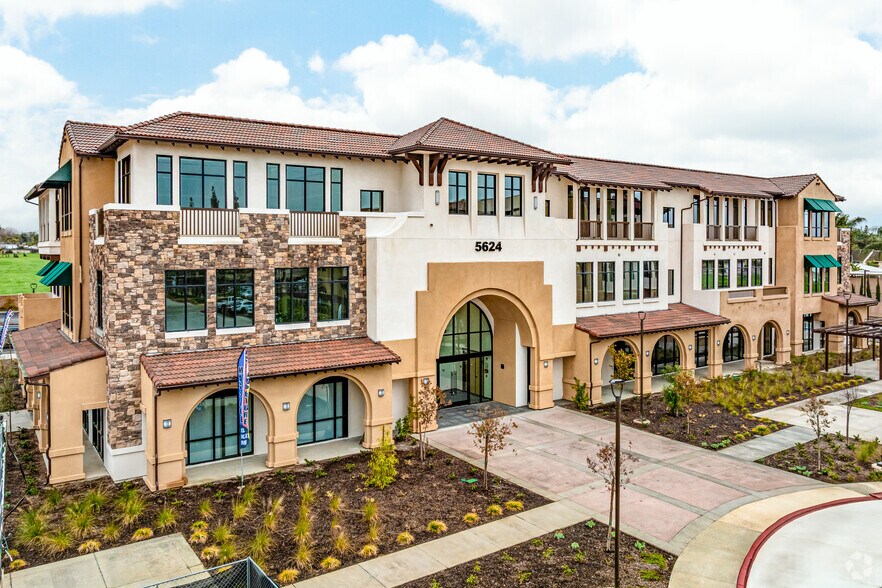 5632 Philadelphia St, Chino, CA à vendre - Photo de l’immeuble – Image 2 sur 15