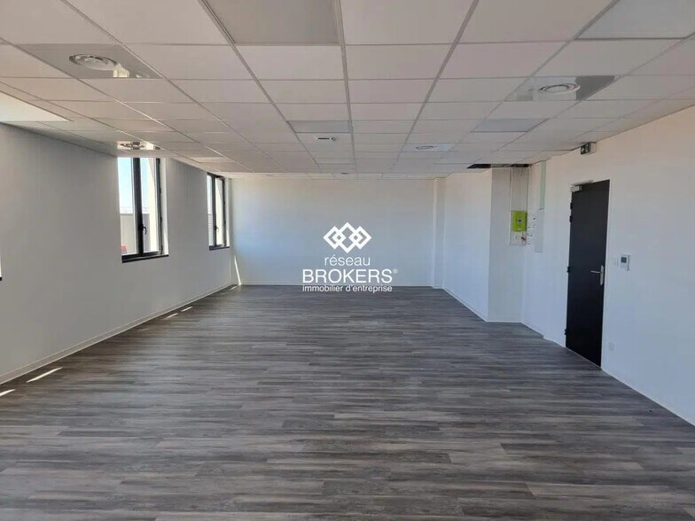 Bureau dans Sète à louer - Photo de l’immeuble – Image 2 sur 3