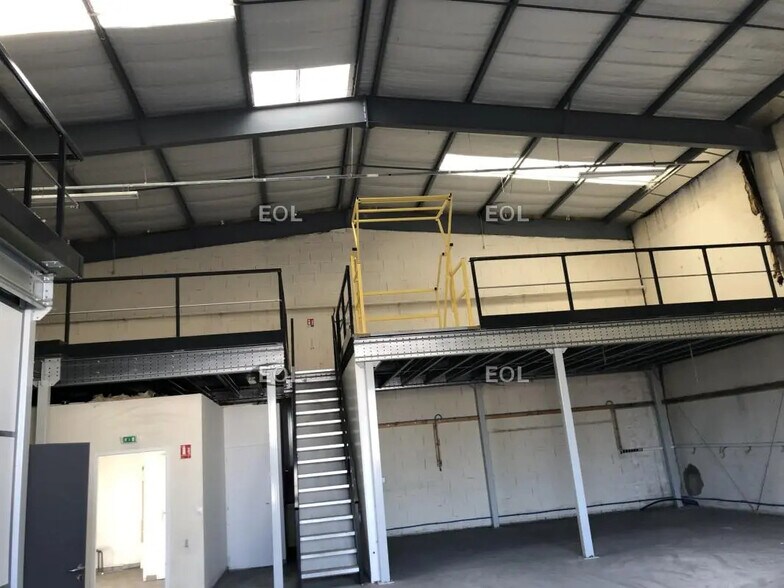 Local d’activités dans Brignais à louer - Photo intérieure – Image 2 sur 2