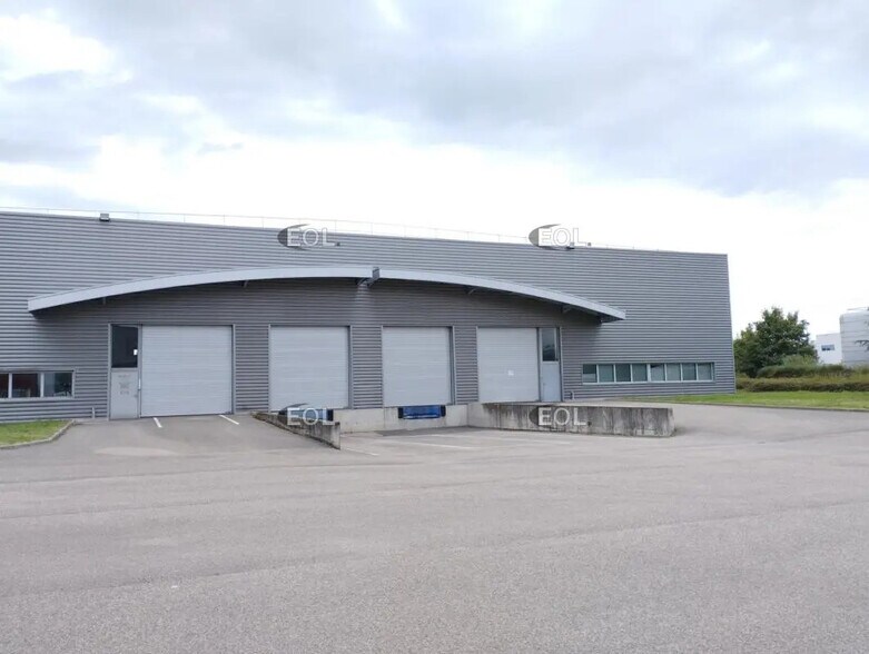 Local d’activités dans Saint-Priest à louer - Photo de l’immeuble – Image 1 sur 10