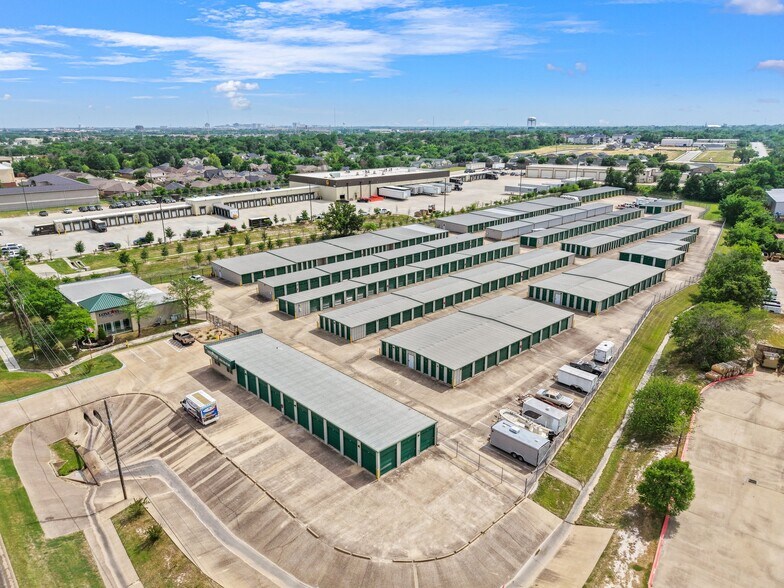 1079 N Earl Rudder Fwy, Bryan, TX à vendre - Photo de l’immeuble – Image 2 sur 5