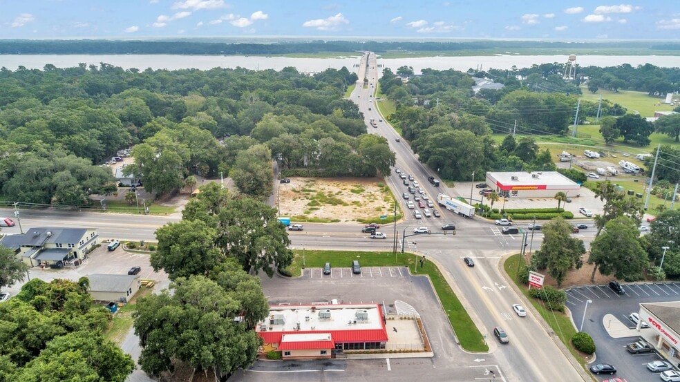 1451 Ribaut Road, Port Royal, SC à vendre - Photo de l’immeuble – Image 3 sur 14