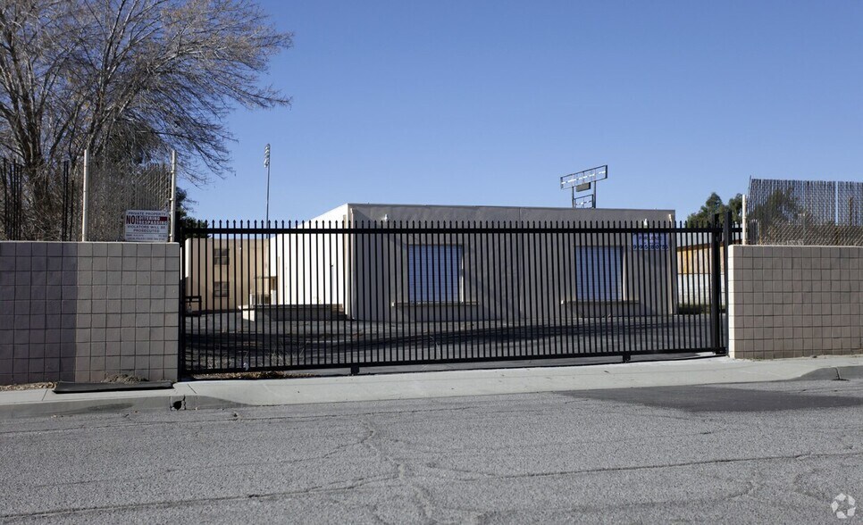 181 S E St, San Bernardino, CA à vendre - Photo de l’immeuble – Image 2 sur 13