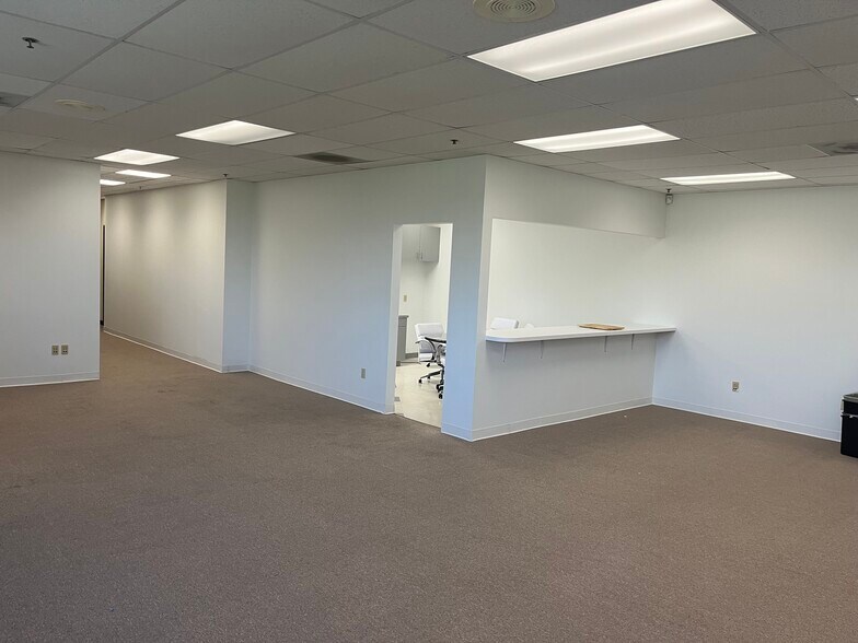 2820-2834 La Mirada Dr, Vista, CA à louer - Photo intérieure – Image 2 sur 16