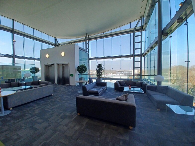 Doncastle Rd, Bracknell à louer - Photo intérieure – Image 2 sur 8