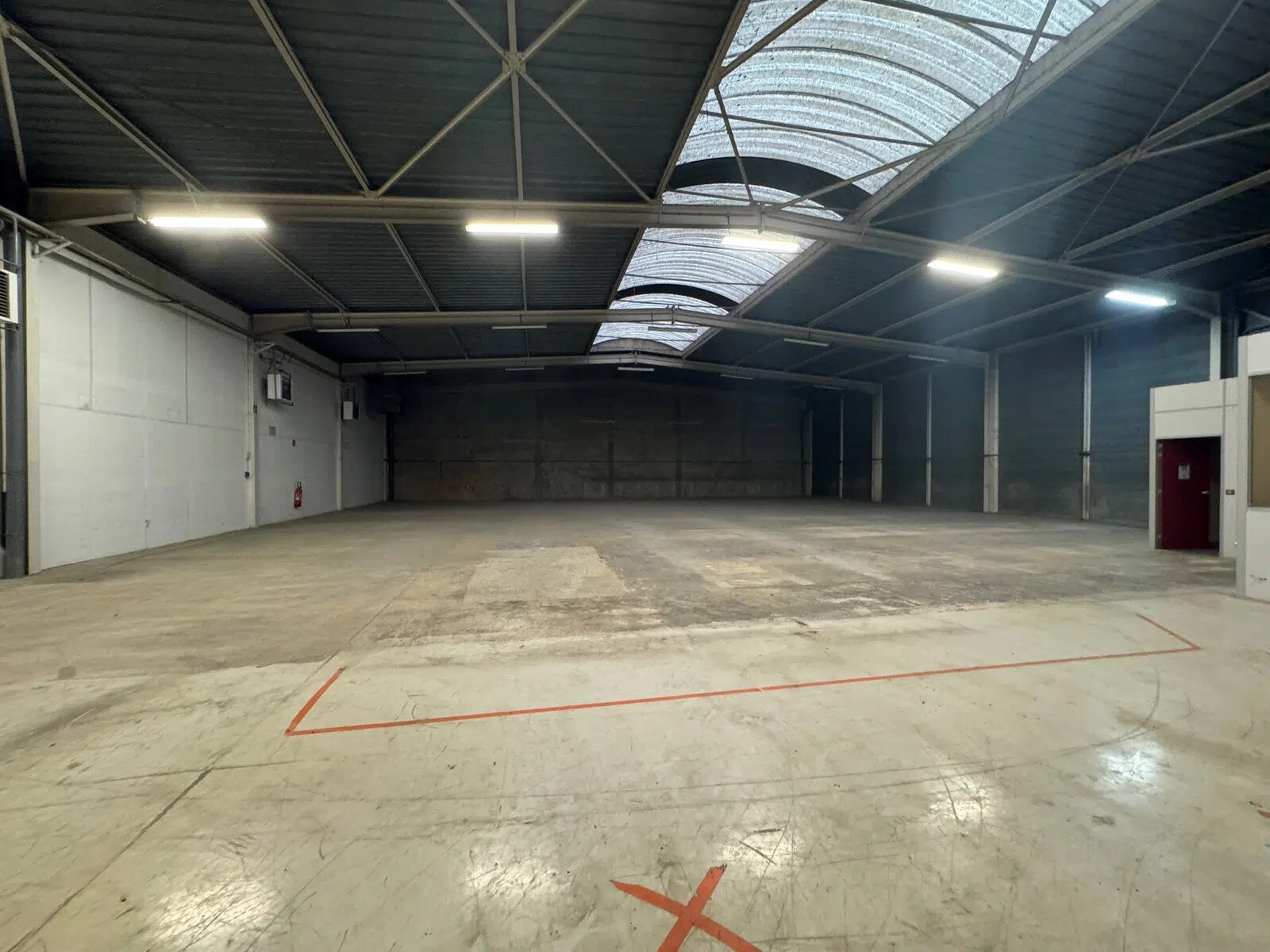 Industriel/Logistique dans Saint-Martin-sur-le-Pré à louer Photo intérieure– Image 1 sur 6