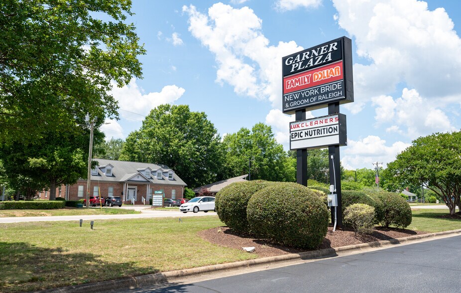 505-537 Plaza Cir, Garner, NC à louer - Photo de l’immeuble – Image 2 sur 19