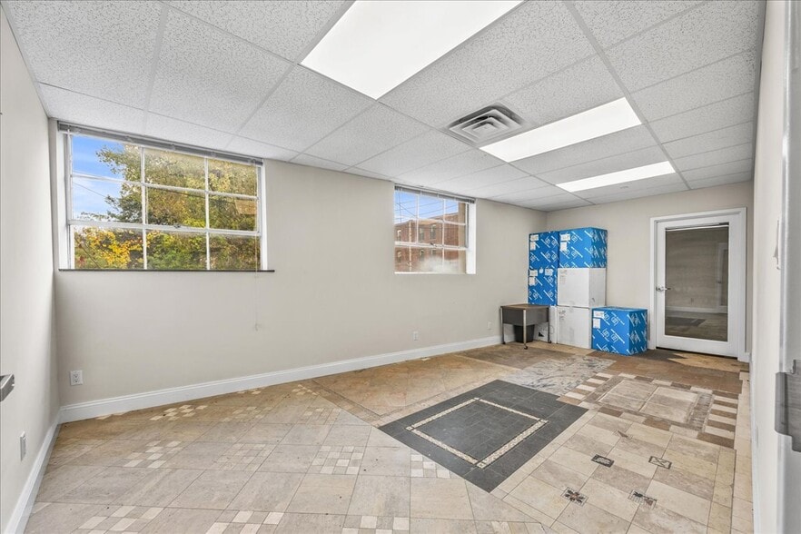 31 Warren Pl, Mount Vernon, NY à louer - Photo intérieure – Image 2 sur 10