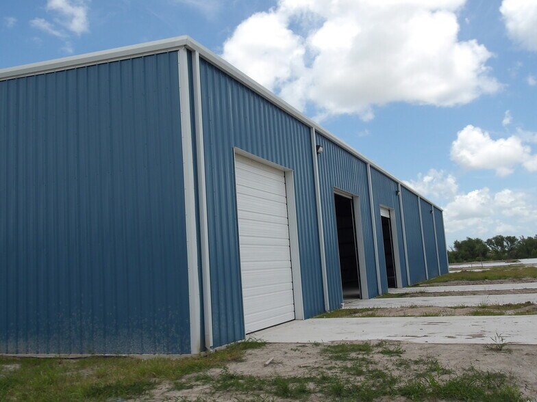 1745 Laguna Circle, Harlingen, TX à vendre - Photo de l’immeuble – Image 3 sur 18