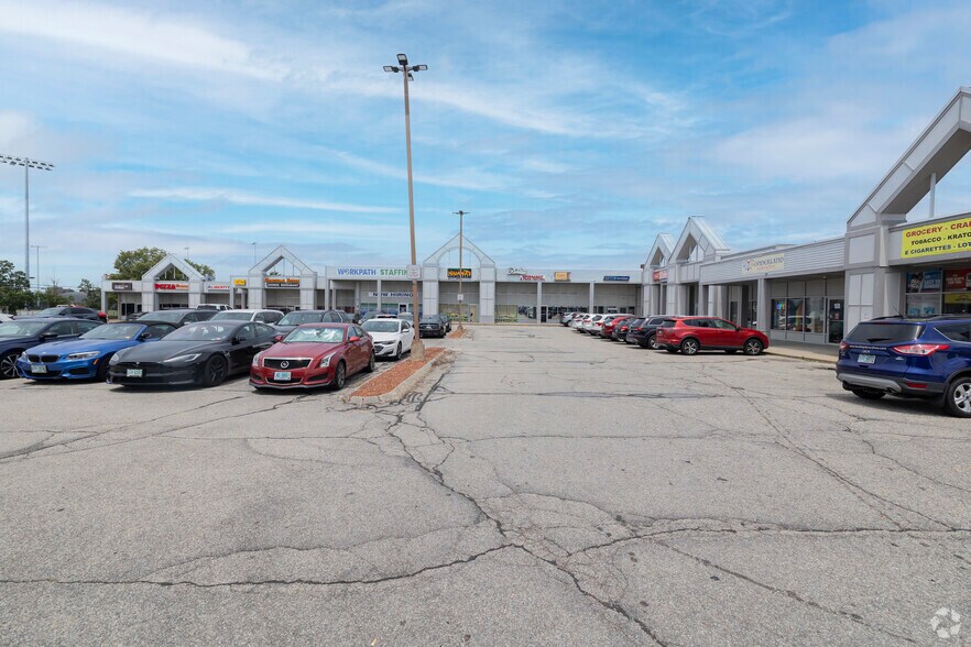 245 Maple St, Manchester, NH à louer - Photo de l’immeuble – Image 3 sur 5