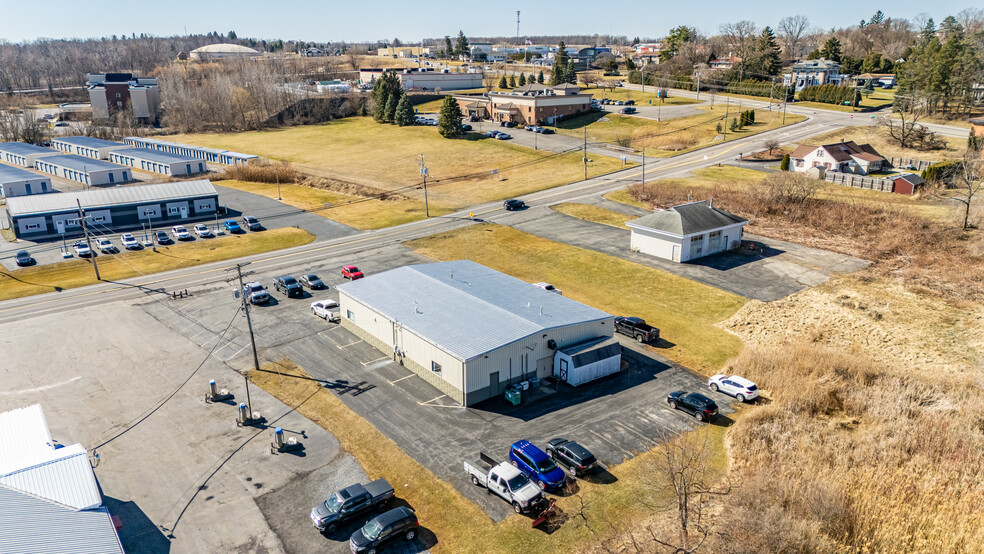 636 W Washington St, Geneva, NY à vendre - Photo de l’immeuble – Image 2 sur 33