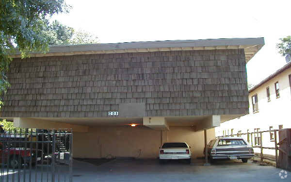 611 N Edison St, Stockton, CA à vendre - Photo de l’immeuble – Image 3 sur 10