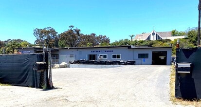 2372 Industry St, Oceanside, CA à louer Photo de l’immeuble– Image 1 sur 9