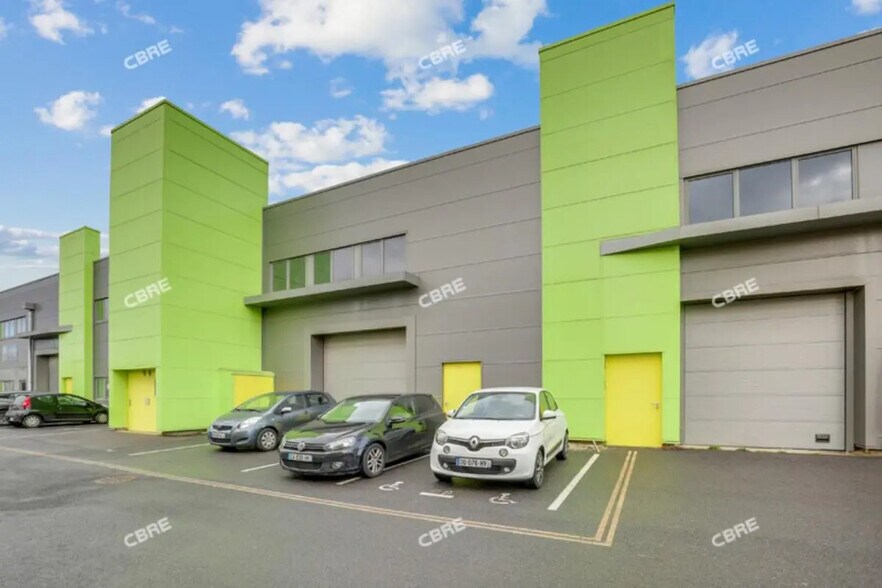 Local d’activités dans Morangis à louer - Photo de l’immeuble – Image 1 sur 8