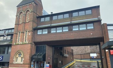 High St, Aylesbury à louer Photo de l’immeuble– Image 1 sur 7