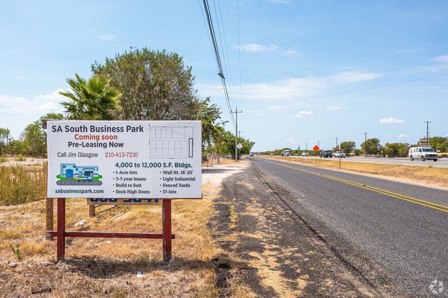 11696 State Highway 16 S, San Antonio, TX à vendre - Photo principale – Image 1 sur 3