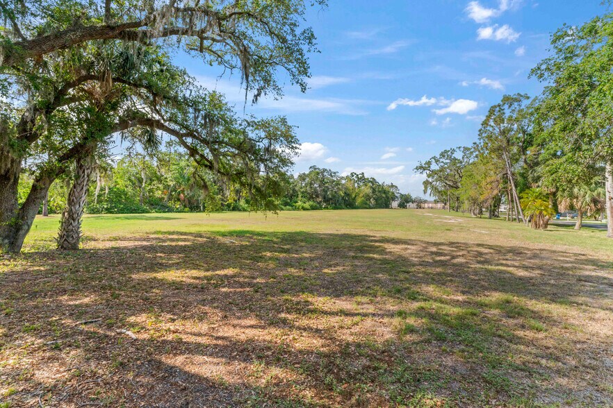 13025 Memorial Hwy, Tampa, FL à vendre - Photo de l’immeuble – Image 2 sur 33
