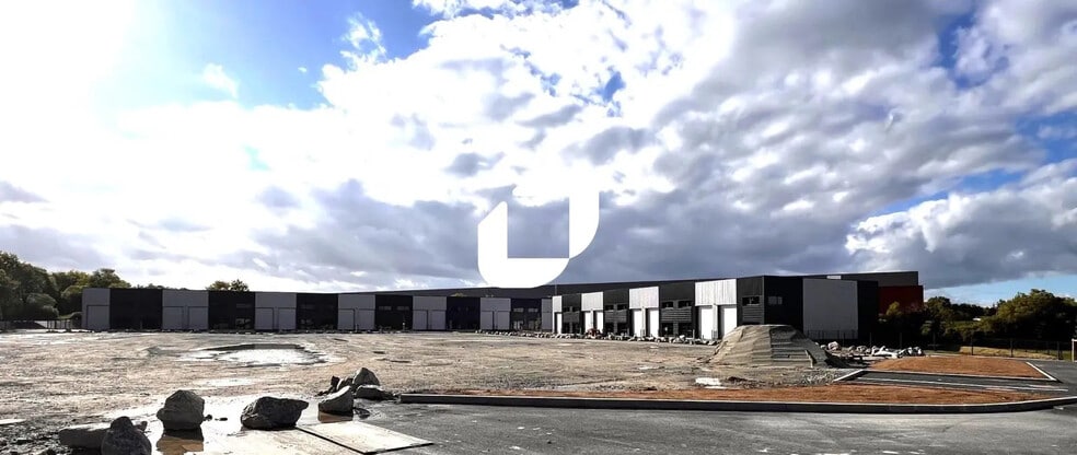 Local d’activités dans GRANDCHAMP-DES-FONTAINES à louer - Photo de l’immeuble – Image 3 sur 15