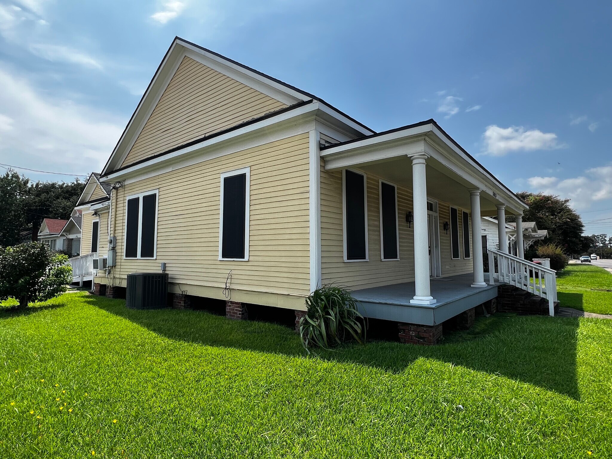 503 W University Ave, Lafayette, LA à louer Photo principale– Image 1 sur 7