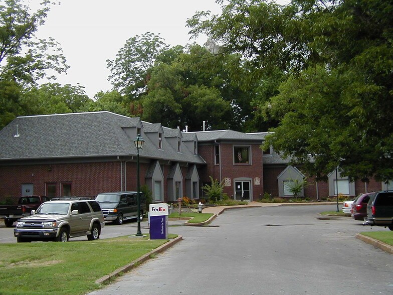 153 N Main St, Collierville, TN à louer - Photo de l’immeuble – Image 1 sur 5