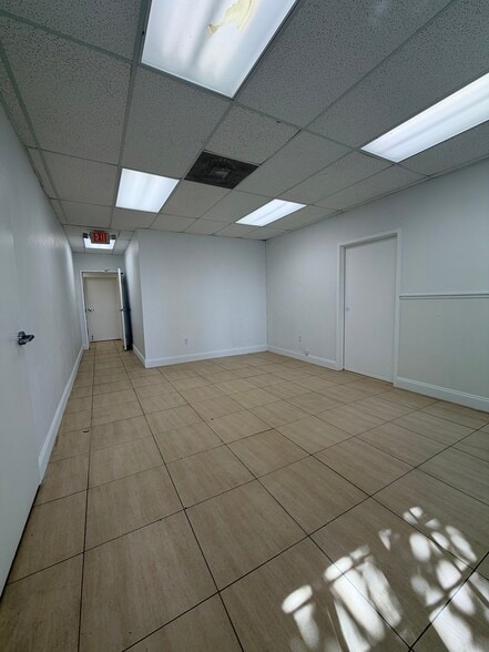 6950 Collins Ave, Miami Beach, FL à louer - Photo intérieure – Image 3 sur 3