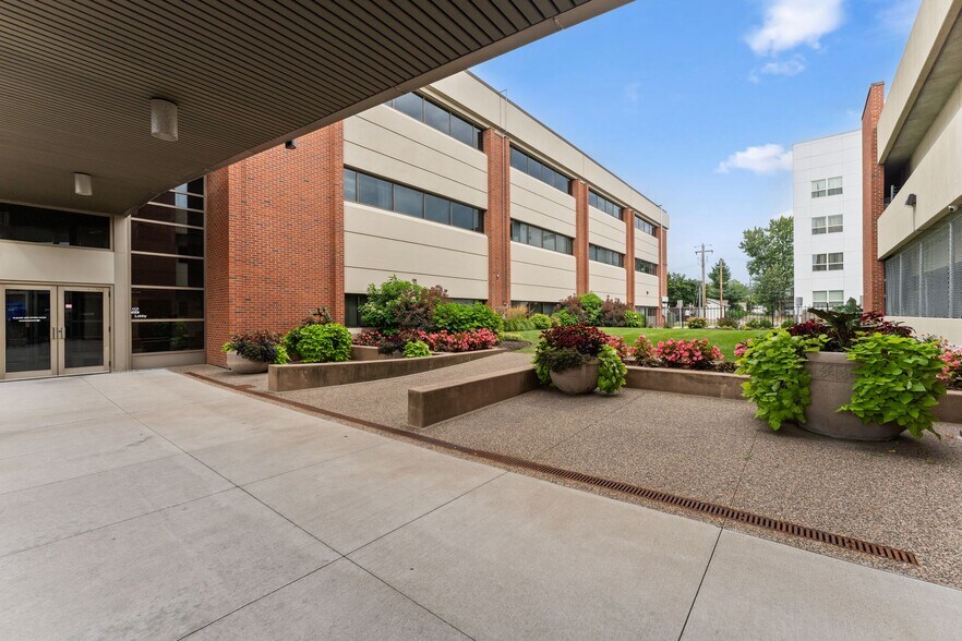 570 Asbury St, Saint Paul, MN à louer - Photo de l’immeuble – Image 3 sur 22