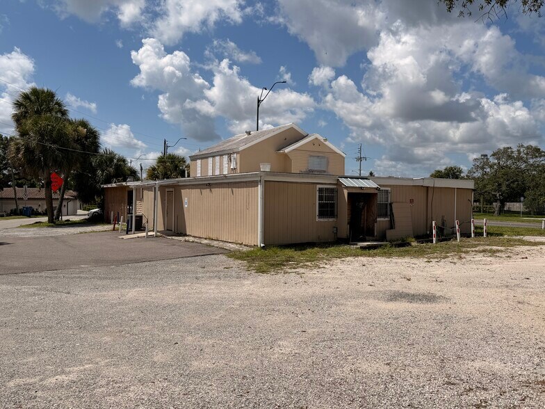 4391 Dixie Hwy NE, Palm Bay, FL à vendre - Photo de l’immeuble – Image 3 sur 22