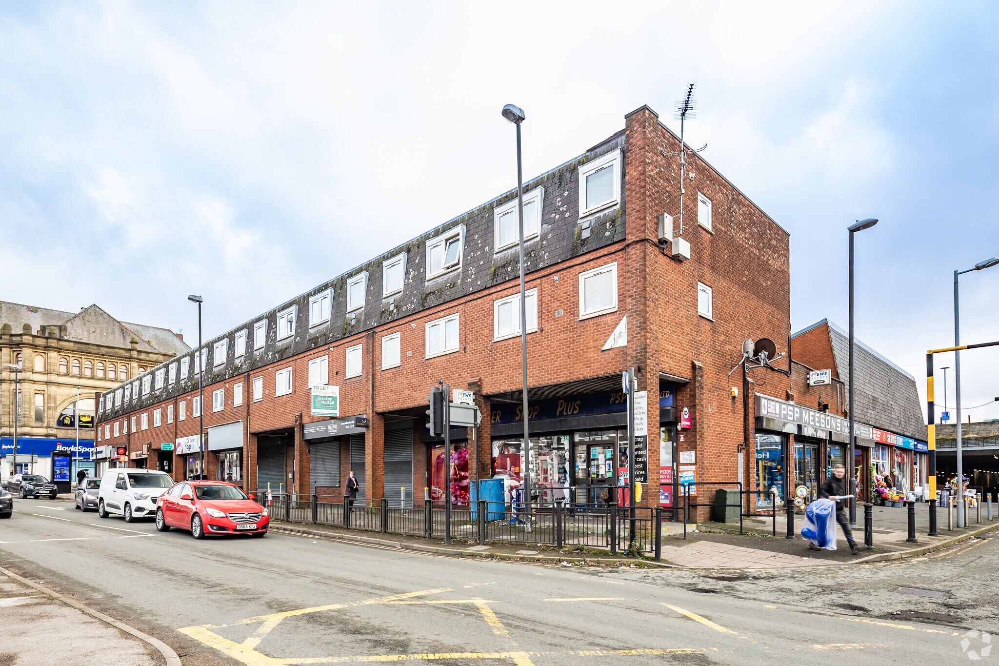 100B Huddersfield Rd, Oldham à louer Photo principale– Image 1 sur 3