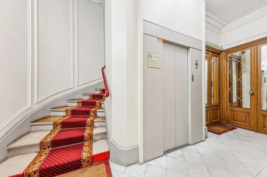 11 Avenue De L'Opera, Paris à louer - Photo de l’immeuble – Image 3 sur 9