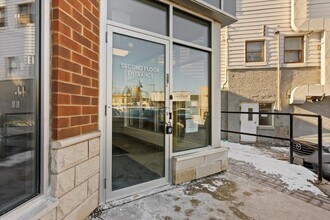 2 Brock St W, Uxbridge, ON à louer Photo de l’immeuble– Image 2 sur 22