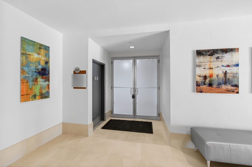 880 NW 13th St, Boca Raton, FL à louer - Photo de l’immeuble – Image 2 sur 9