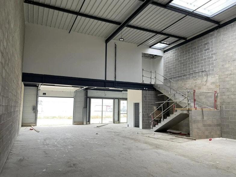Local d'activités dans Marolles-en-Hurepoix à vendre - Photo de l’immeuble – Image 1 sur 6