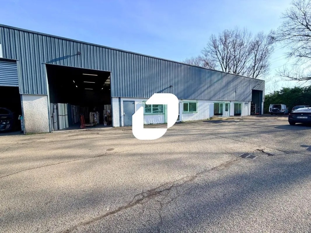 Impasse Louis Saillant, Vaulx-en-Velin à louer Photo de l’immeuble– Image 1 sur 8