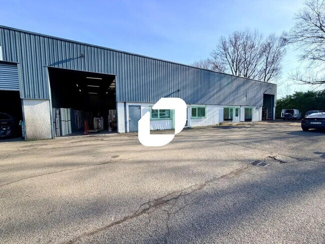 Plus de détails pour Impasse Louis Saillant, Vaulx-en-Velin - Bureau, Local d'activités à louer