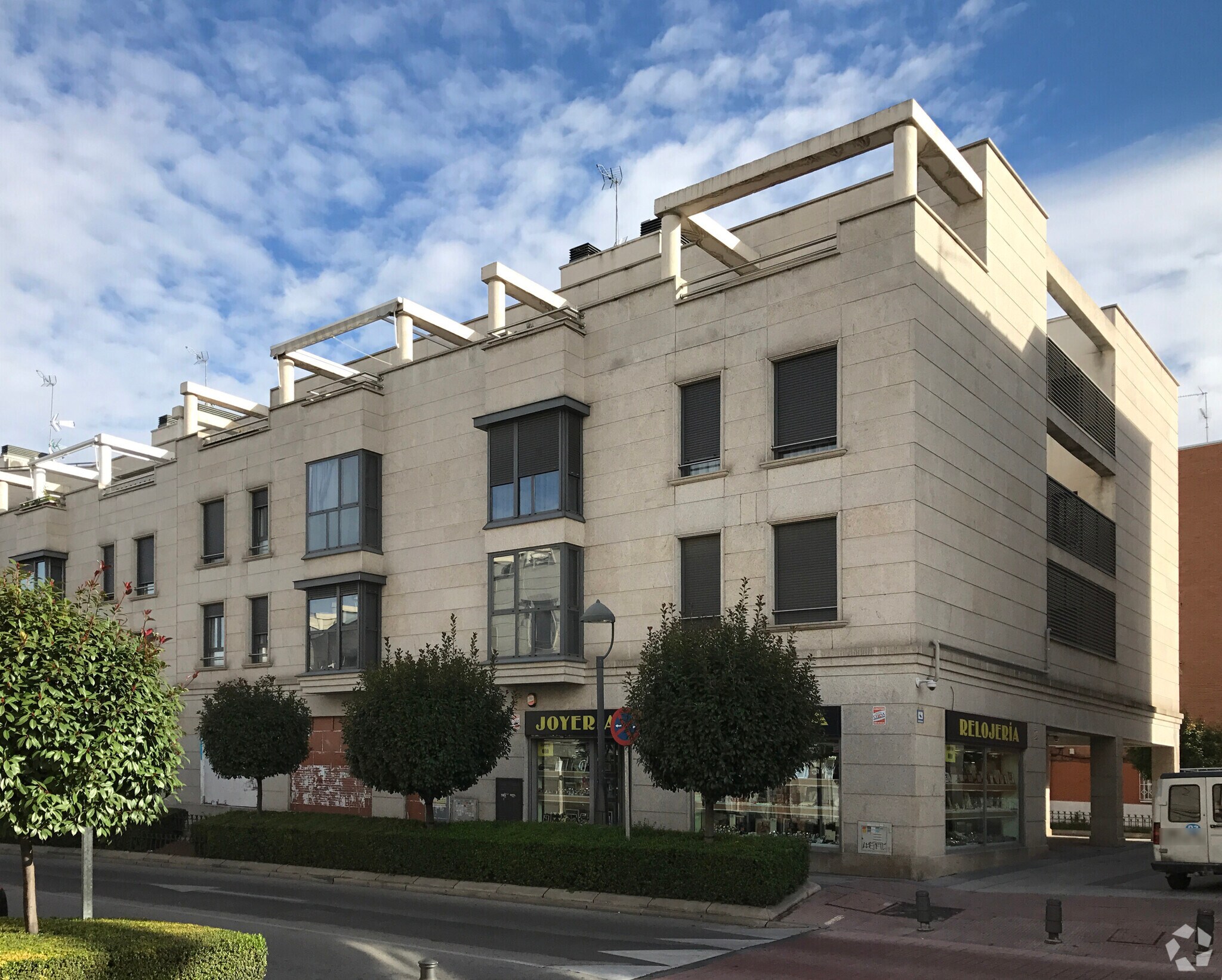 Immeuble residentiel dans San Fernando de Henares, Madrid à vendre Photo principale– Image 1 sur 3