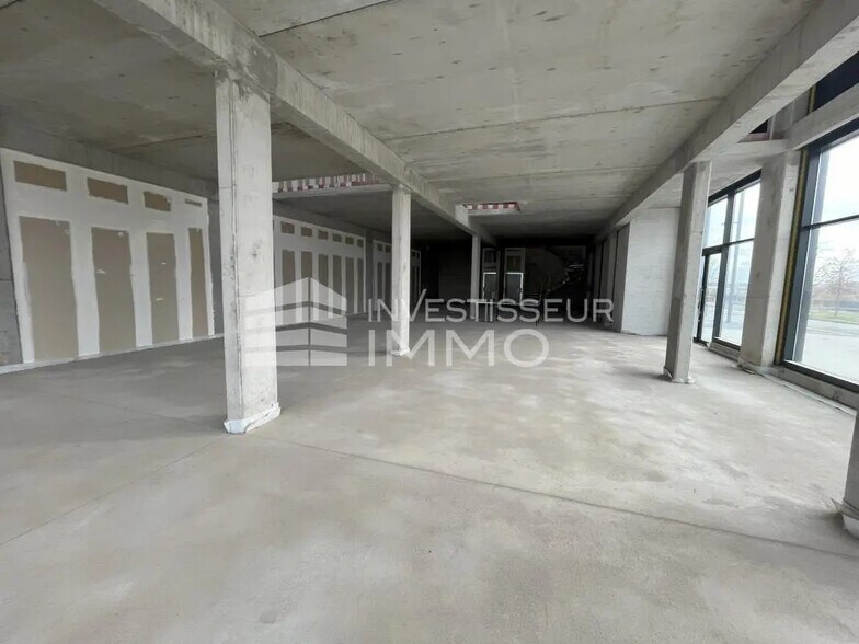 Local d'activités dans Tremblay-en-France à vendre - Photo de l’immeuble – Image 2 sur 4