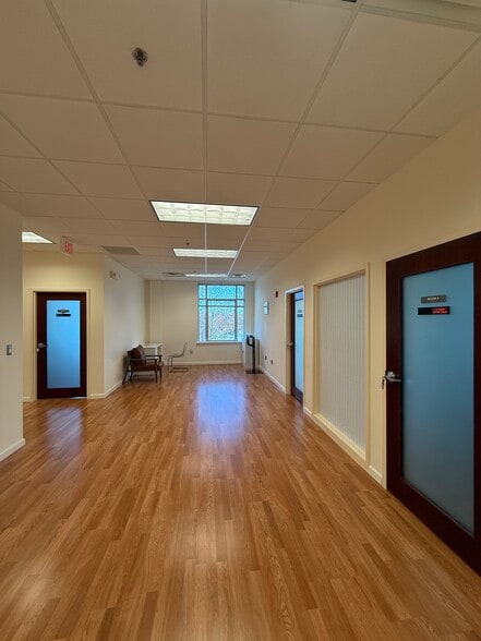 46090 Lake Center Plz, Sterling, VA à louer - Photo de l’immeuble – Image 1 sur 15