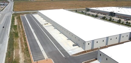 1455 S 5600 W, Salt Lake City, UT à louer Photo de l’immeuble– Image 2 sur 6