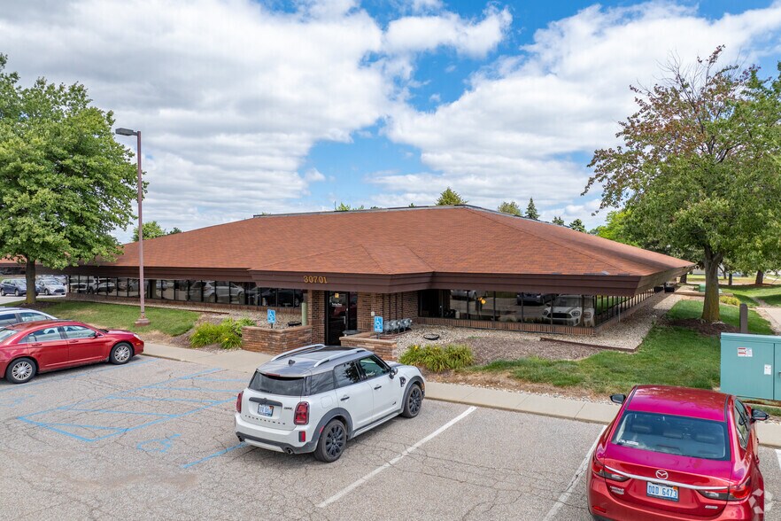 30689-30821 Barrington St, Madison Heights, MI à vendre - Photo de l’immeuble – Image 3 sur 6