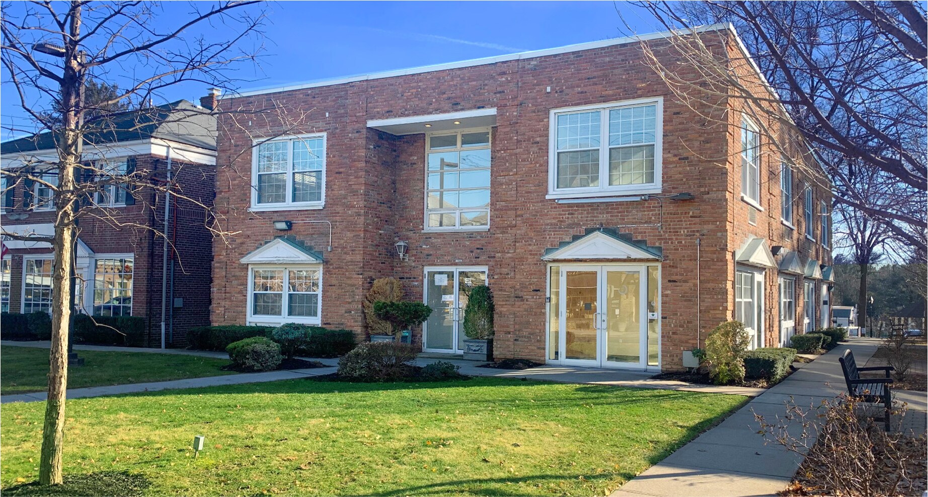 85 Forest Ave, Locust Valley, NY à louer Photo principale– Image 1 sur 24