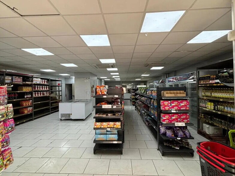 Local commercial dans Paris à louer - Photo de l’immeuble – Image 3 sur 6