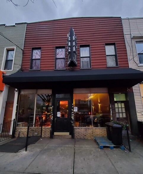 464 Onderdonk Ave, Flushing, NY à louer - Photo principale – Image 1 sur 19